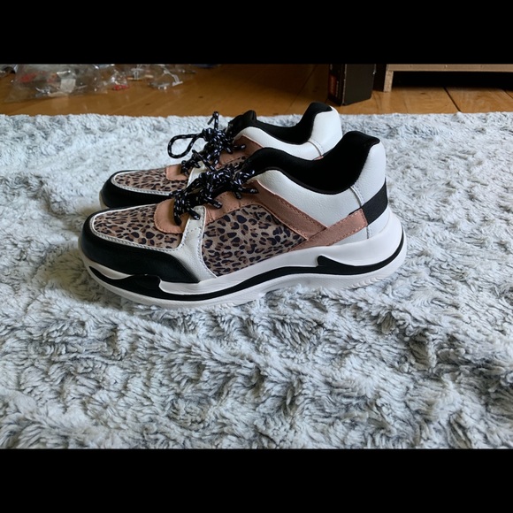 CHEETAH PRINT SNEAKERS 🐆💕 - Picture 4 of 5
